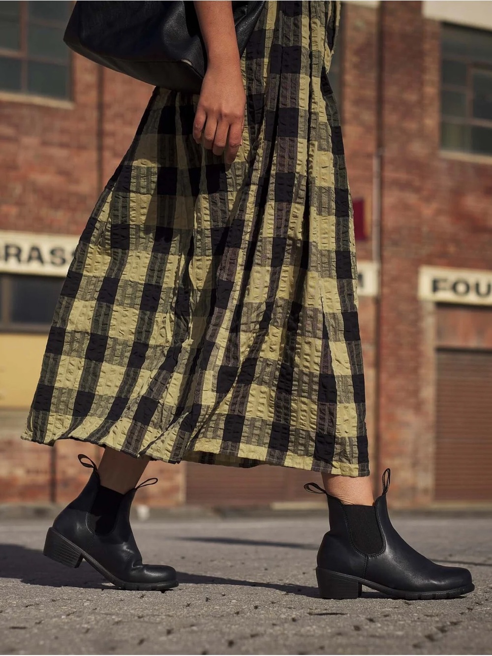 Blundstone | #1671 Women’s Heeled Chelsea Boots in Black Leather US 7/UK 4